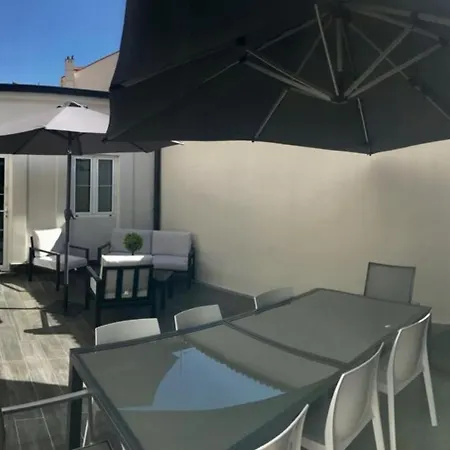 Marvellous 5 Bed Centre Apartment