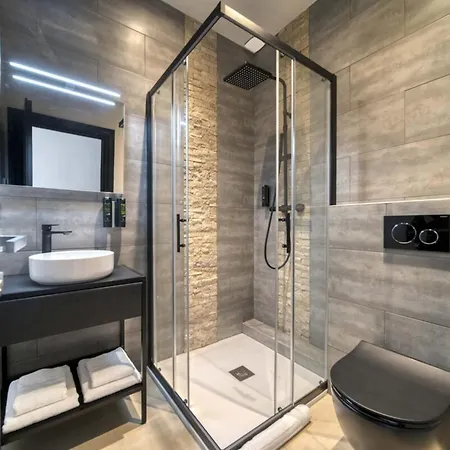 Marvellous 5 Bed Centre