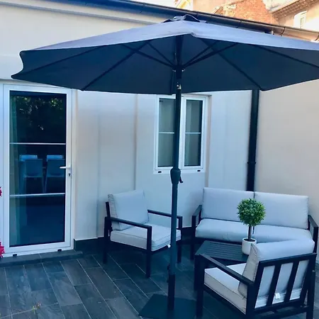 Marvellous 5 Bed Centre