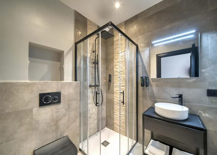 Marvellous 5 Bed Centre Cannes