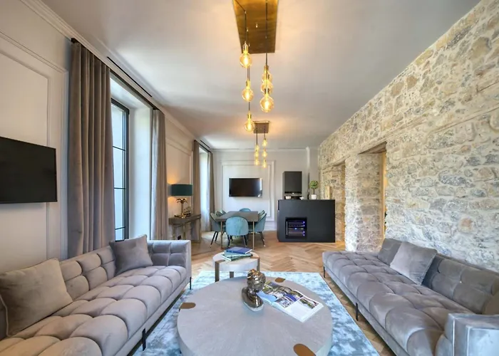 Marvellous 5 Bed Centre