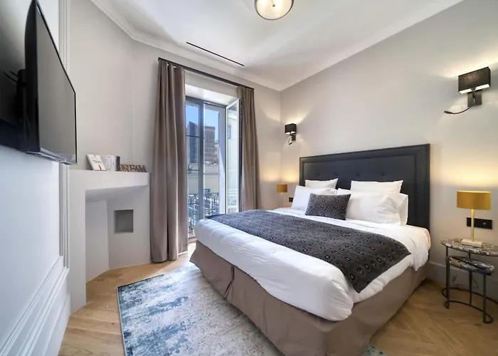 Marvellous 5 Bed Centre Apartman